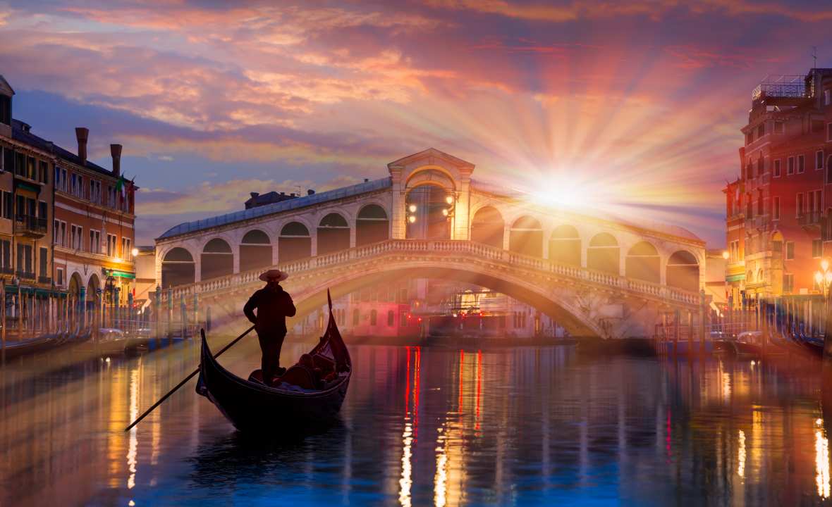 Venice Globus 2025