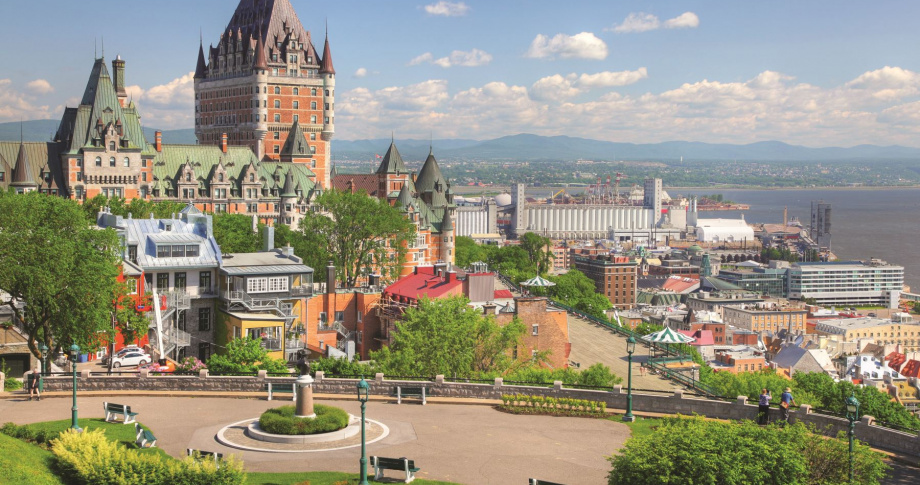 Quebec - Chateau Frontignan and city view