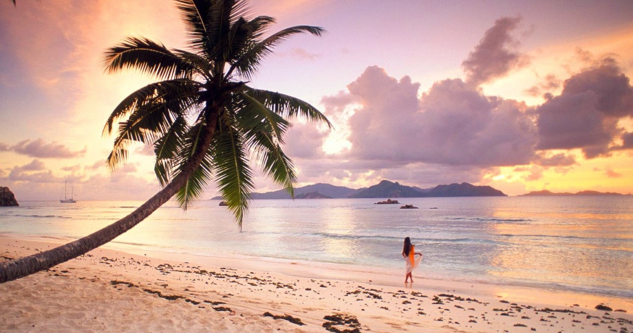 Seychelles-Twilight-Beach-dusk-luxury-ocean-honeymoon-beach-view-relax