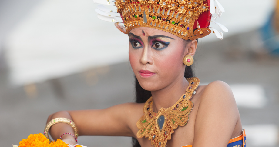 Azamara Bali dancer
