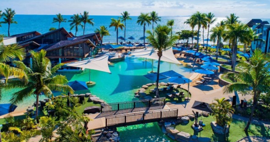 Radisson Blu Fiji swimming pool