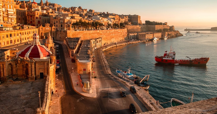 Ancient-walls-streets-Valetta-Malta