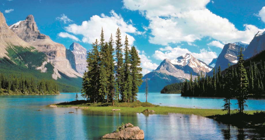 Maligne-lake-Jasper-Canada