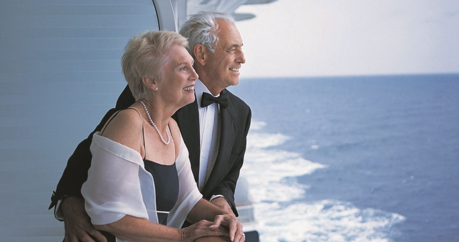 Cunard-balcony-couple-view-opensea-cruising