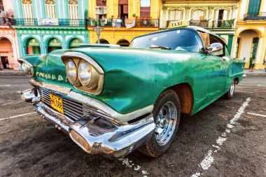 Vintage-car-old-town-Havana-Cuba