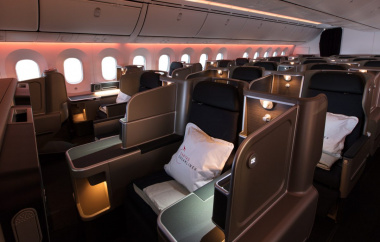 Qantas_dreamliner_business_interior